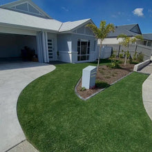 Load image into Gallery viewer, Green Up Colored Fertiliser 1L | Instant Greening for DIY Lawn Care Green Up Grass